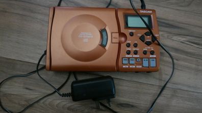 Tascam CD-GT1MKII portable guitar trainer / WORKS WELL