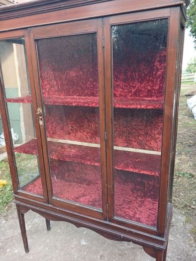 Vintage Display Cabinet / Vitrine