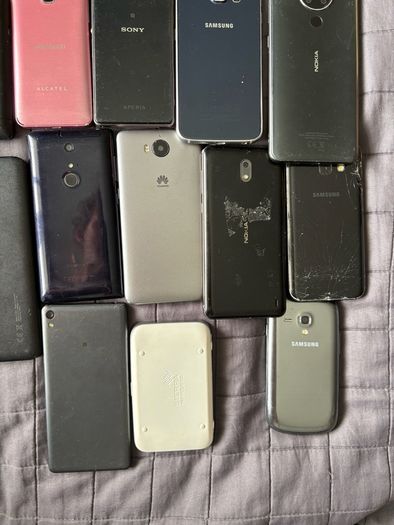Bundle of 25 phones