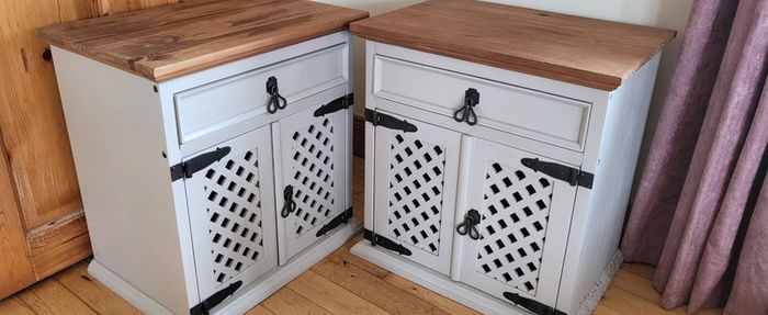 2 Bedside lockers