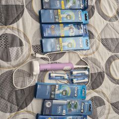 Oral B electric toothbrush and 30 heads