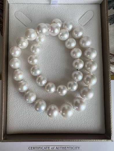 A Stunning Edison Pearl Necklace