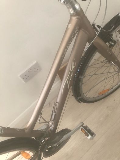 ladies Trek hybrid bike