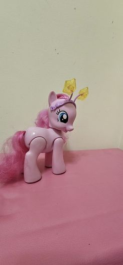 My Little Pony WALKING and TALKING PINKIE PIE Brushable G4 MLP 8 inch Talking Polish