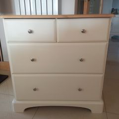 chest of drawers