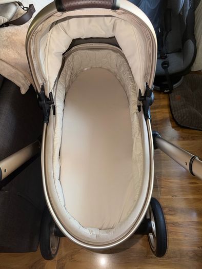 Egg 3 travel system