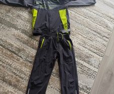 Technical wind breaker and bottoms