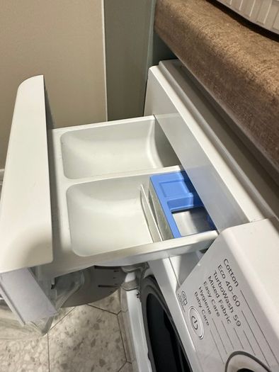 LG ThinQ Washer Dryer 8kg/6kg - Excellent Condition