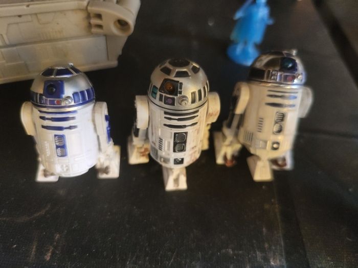 r2 d2