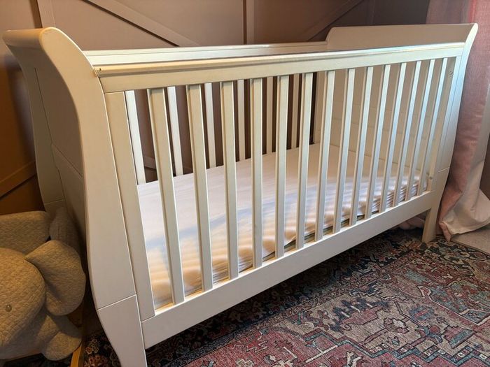 Mamas & Papas Mia Sleigh Cot Bed  White/Ivory