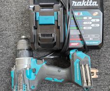 Makita Df001gz 40v Xgt and charger