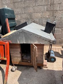 Large Dog Box with wheels and removable roof