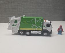 Toy garbage truck