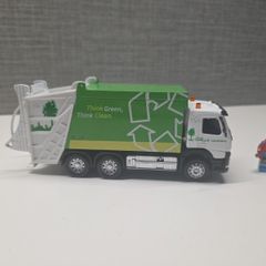 Toy garbage truck