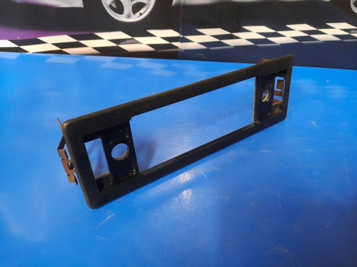 Radio fitting adapter