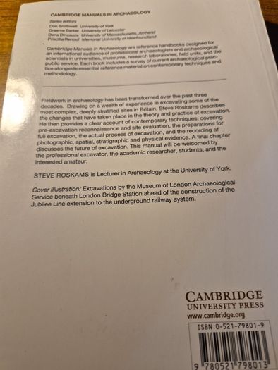 Excavation. Cambridge Manuals in Archaeology. Steve Roskams.