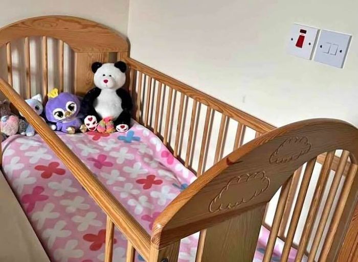 Wooden Baby Cot / Crib + Mattress & Storage Drawer