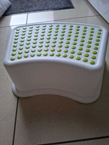 Children's bathroom step / stool