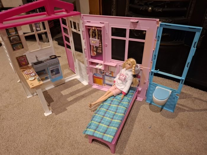 Barbie Carry House