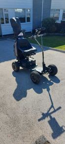 Single seater golf buggy