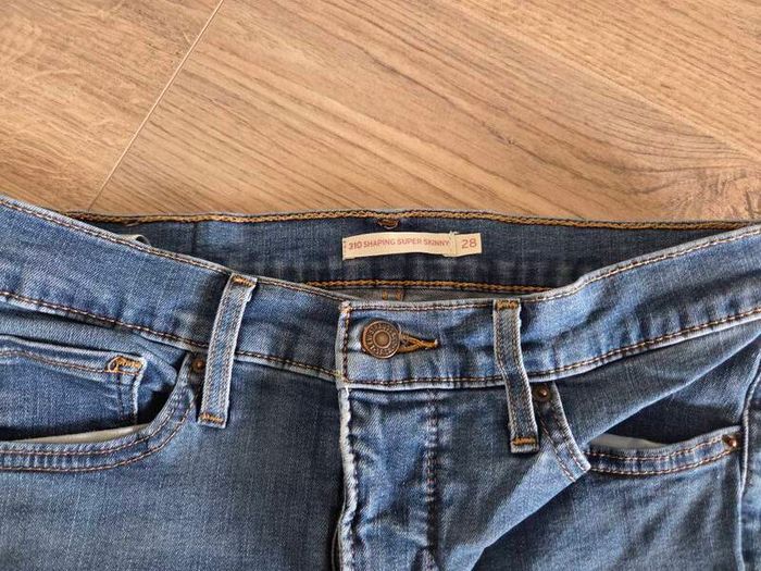 Levi's womens jeans 310 shaping (28W, 30L)