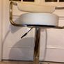Swivel height adjustable make up chair Image 3