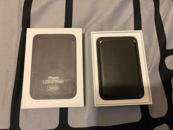 iPhone Leather Wallet with MagSafe Black