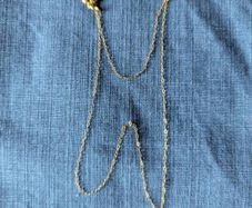 Kids gold chain and hold heart pendant