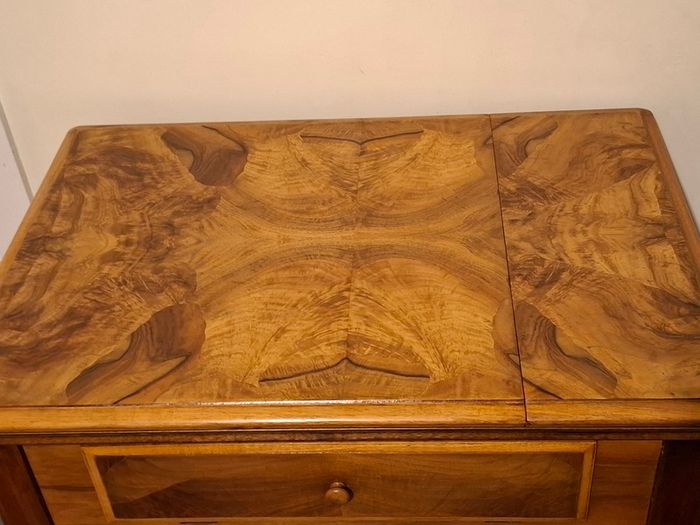 1953 Singer 201k in Queen Anne cabinet with stunning walnut burl top