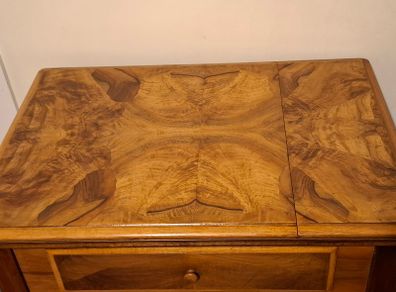 1953 Singer 201k in Queen Anne cabinet with stunning walnut burl top