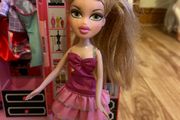 Two 2001 Bratz Dolls