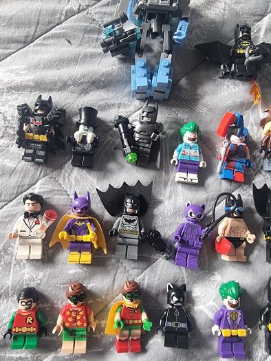 Lego Batman minifigs x 25