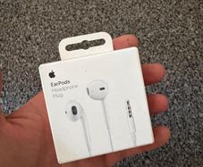 Apple EarPods with 3.5mm Headphone Plug. Brand New & Sealed