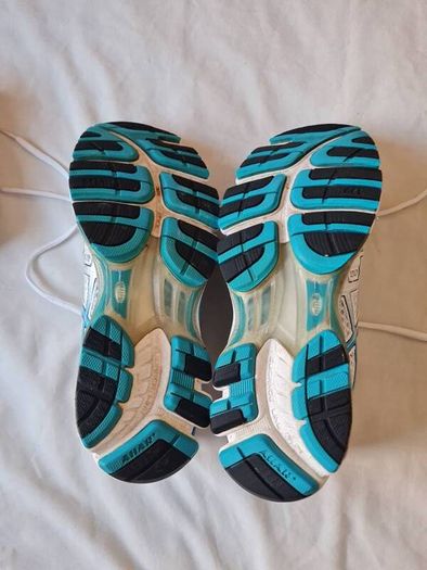 Asics gel kayano 18 sky blue/white Size 6.5 eu 40 in like new condition