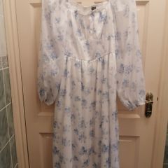 Blue and white floral dress 12 to 14