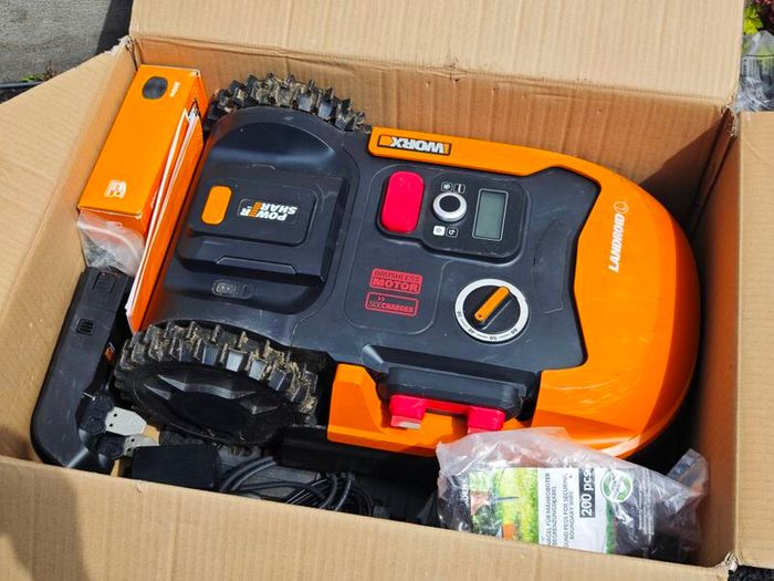 Worx Landroid L800 WR148E Robot Lawnmower / 800m / Complete Kit