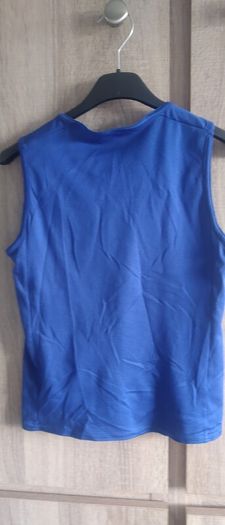 Decathlon basketball t shirt worn once fits  8/13 years old
