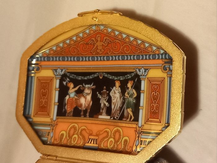 Gilt trinket dish 2001 Pompeii edition, collectable,  D18 post 6e