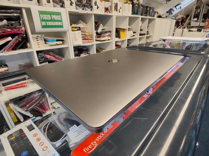 2019 Apple MacBook Pro 16" A2141 2.6GHz 6core i7 16GB 500GB Sequoia 15.3.1 (Battery Cycle: 645)