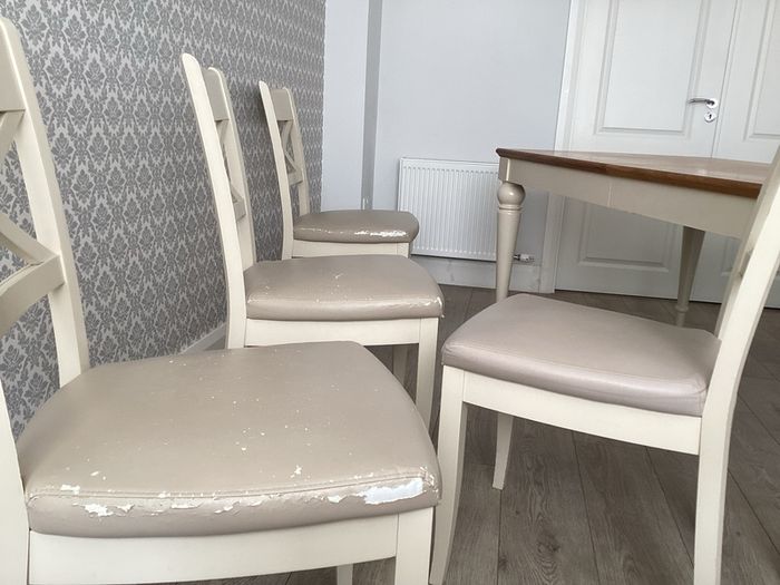 Extendable dining table with 6 chairs from hanley's