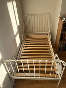 2 childrens beds
