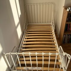 2 childrens beds