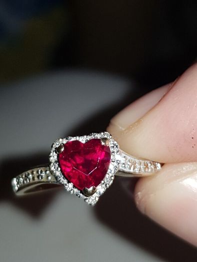 9 ct  gold ring Rubies and diamonds