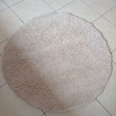 round cream rug