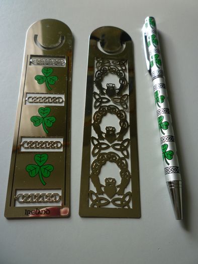 Book Mark x 2 & Pen Biro Set Celtic Claddagh Design New Immaculate.