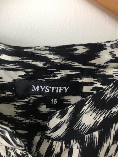 Mystify black & white print top size 16