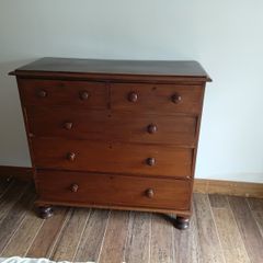 Mahogany chest of drawers