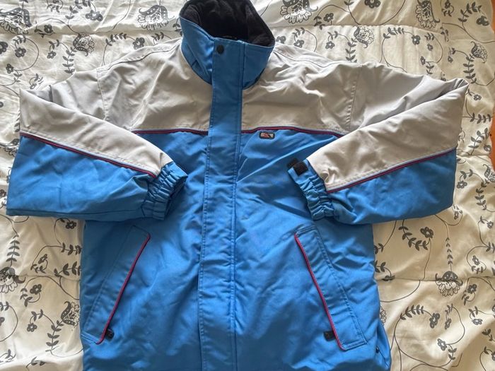 Ski Clothing (Jacket, Gloves, Socks,Snood/Grips)