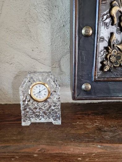 Crystal clock