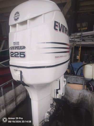 Evinrude 225  Only 350 hrs  XL shaft